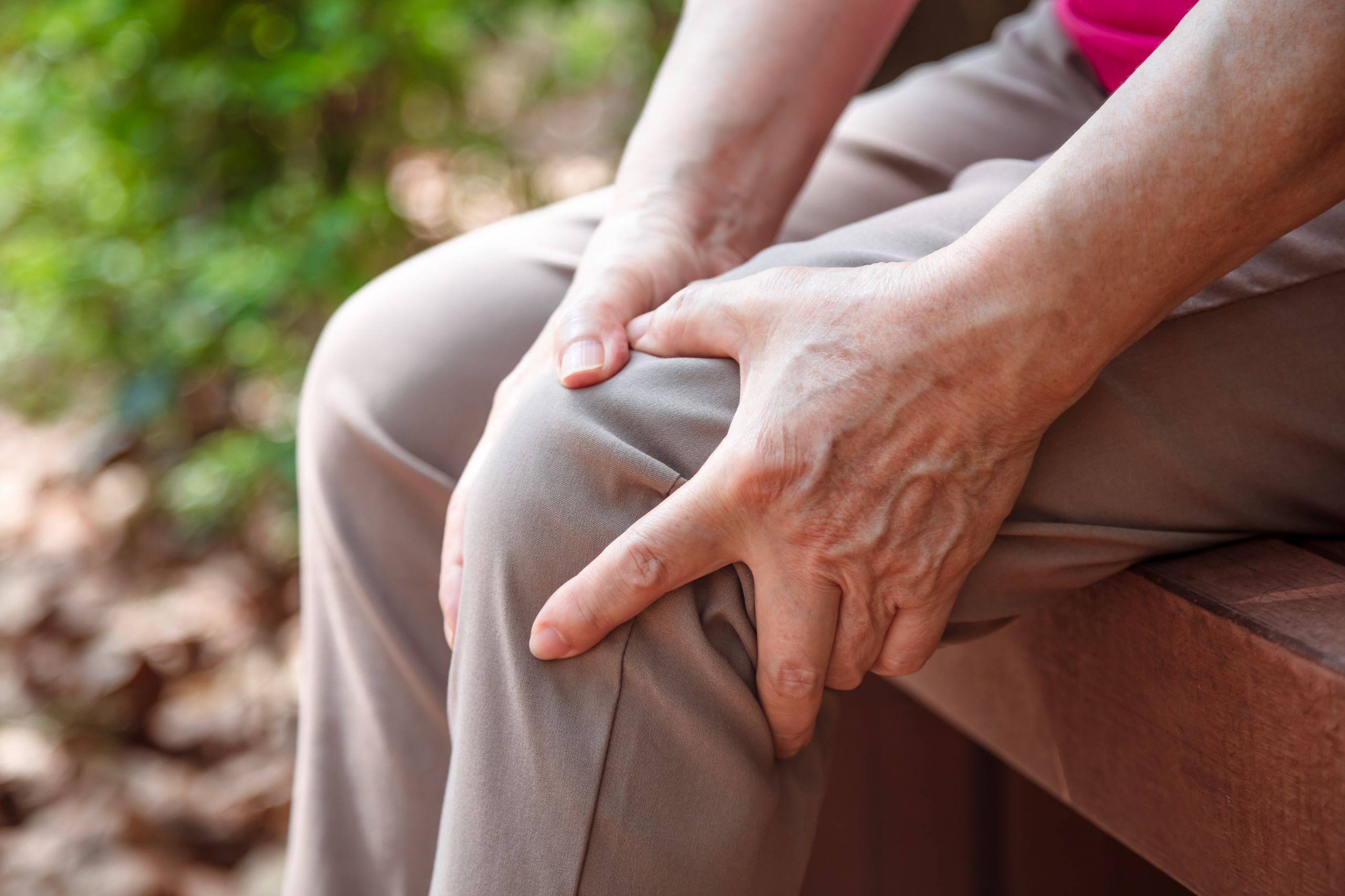 퇴행성관절염 초기에는 체외충격파 치료를 통해 통증 완화 사진